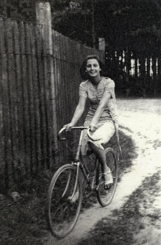 ונדה ריין (לימים פולמן), לודז', 1939.