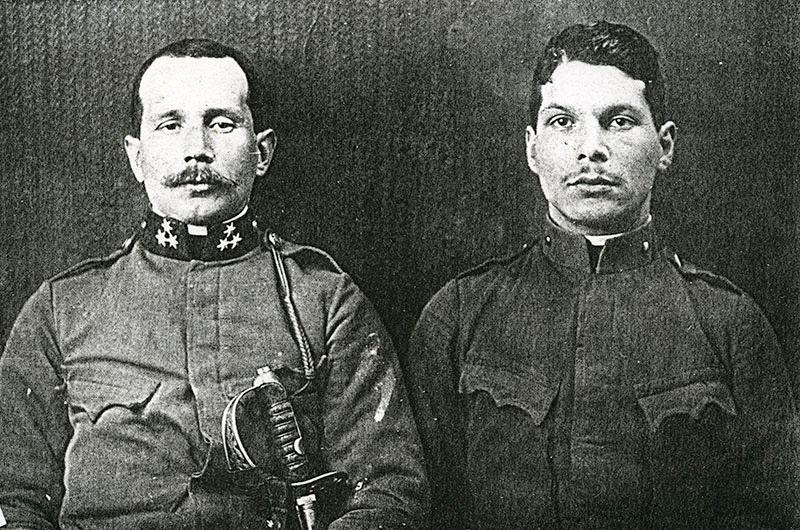 האחים סיגפריד (משמאל) וגוסטב שטיינר במדי צבא אוסטרו-הונגריה במלחמת העולם הראשונה.