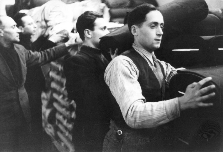 עבודה בבית מלאכה לבגדים בגטו לודז', פברואר 1941