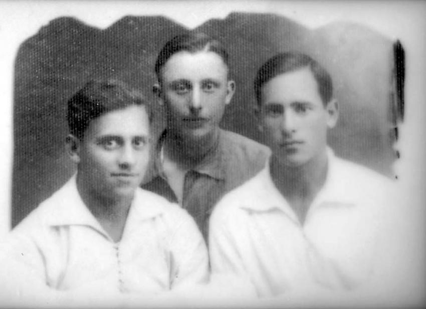 Dov (Berezke) Reznik (left) and friends, Mir
