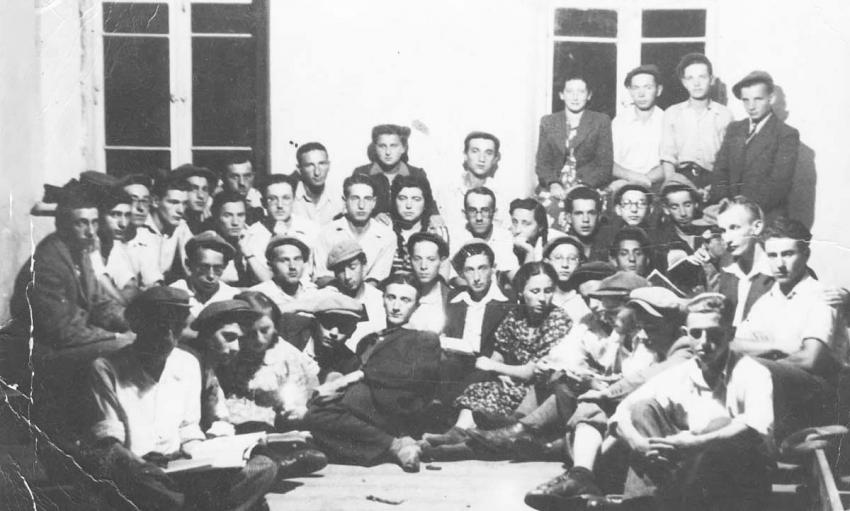 Members of the &quot;Hashomer Hadati&quot; (Religious Guard) kibbutz in Vilna, 20 June 1940