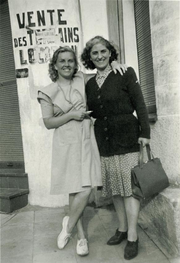Андре Гелен со своей еврейской подругой по Комитету защиты евреев Идой Стерно (справа). В 1944 году Стерно была арестована и казнена