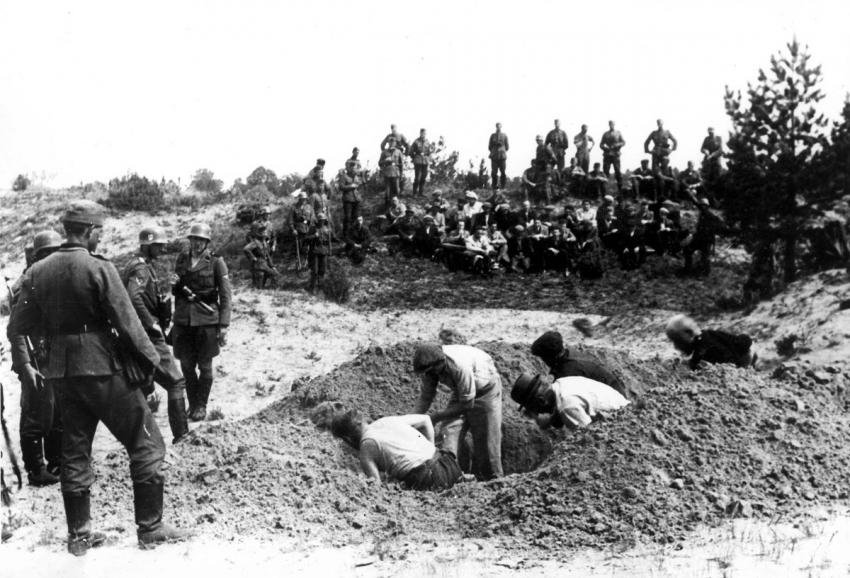 Jews digging pits, apparently in the Kužiai Forest not far from Šiauliai. The Einsatzgruppen would later use these pits to bury the Jews of Šiauliai after they were murdered.