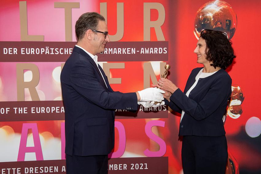 Eliad Moreh Rosenberg receiving the Lifetime Achievement Award