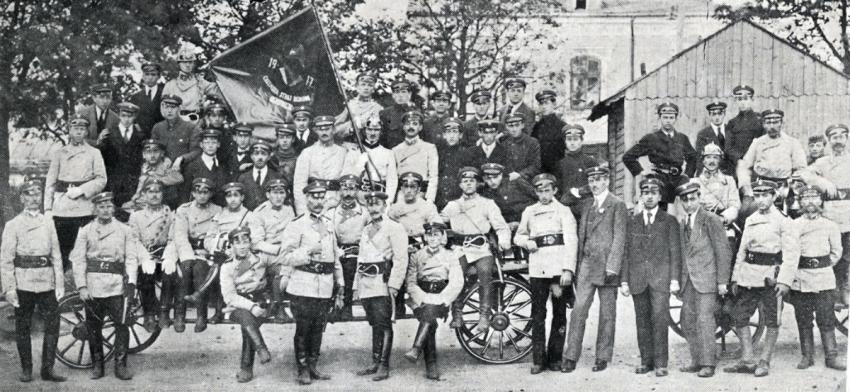 מתנדבים במכבי האש בחלם בתקופת מלחמת העולם הראשונה. בשורותיהם פעלו יהודים רבים משורות האינטליגנציה.