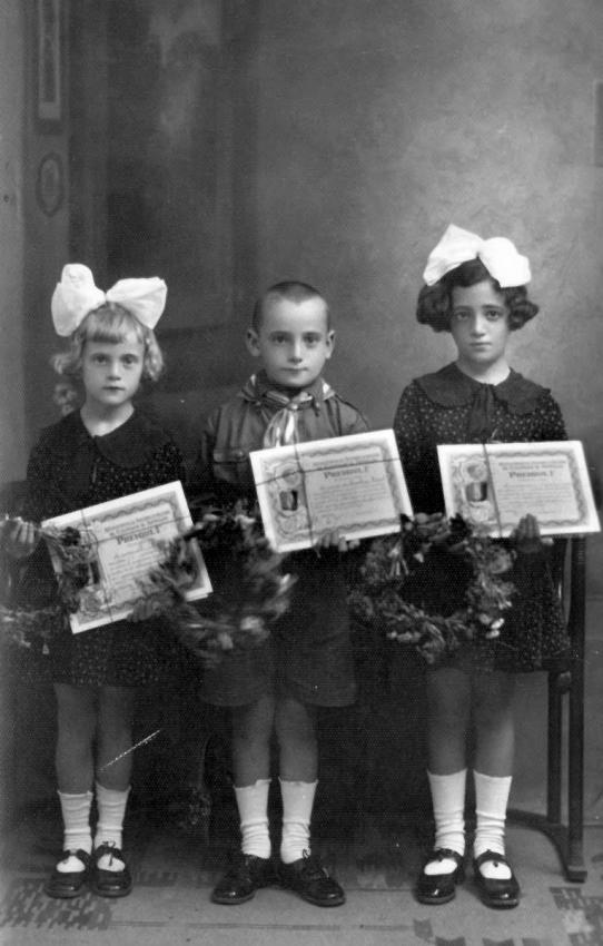 ילדים יהודים שנרצחו בפוגרום יאסי ביוני 1941. צולם לפני המלחמה.