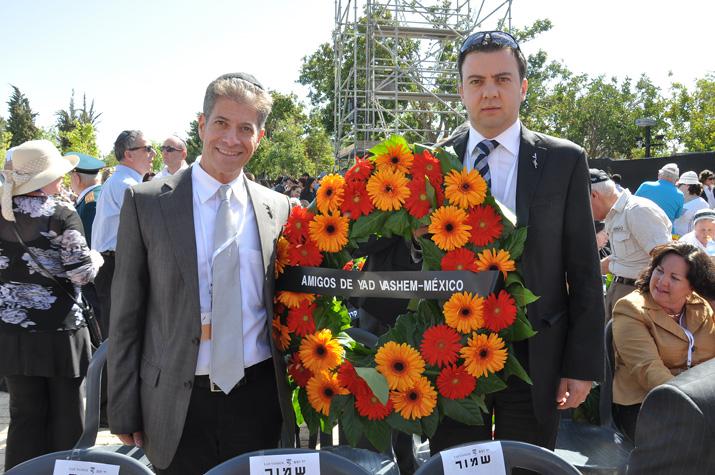 Mr Ezra Lewinson and Mr. Salom?n Sadi laying a wreath on behalf of the Mexican  Association for Yad Vashem