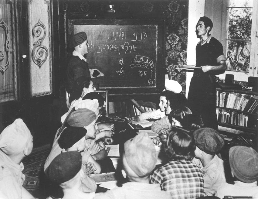 A Jewish Brigade soldier teaches Hebrew in the DP camp in Bari, Italy, 1944.