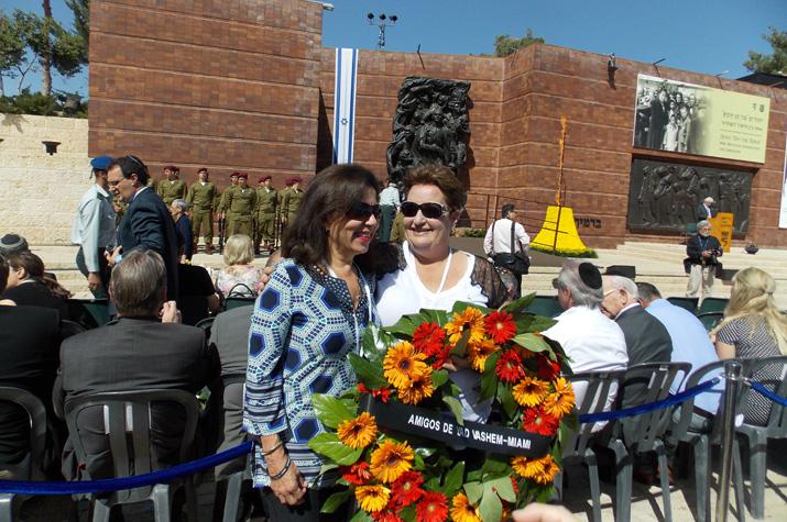 Mrs Lotty Vainrub and Mrs Rosita Szarf laying a wreath on behalf of Miami Latin-American Friends of Yad Vashem