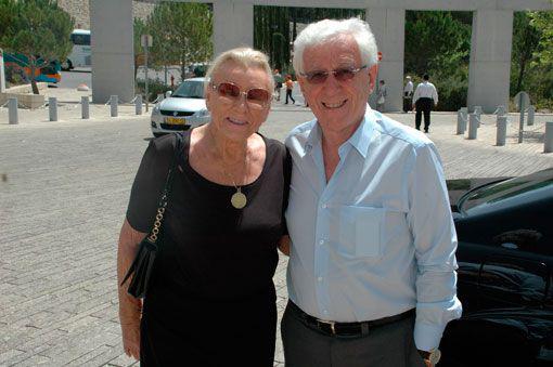 Frank and Shirley Lowy visited Yad Vashem on 9 April 2012, where they met with Yad Vashem Chairman Avner Shalev and paid a brief visit to the Museum of Holocaust Art