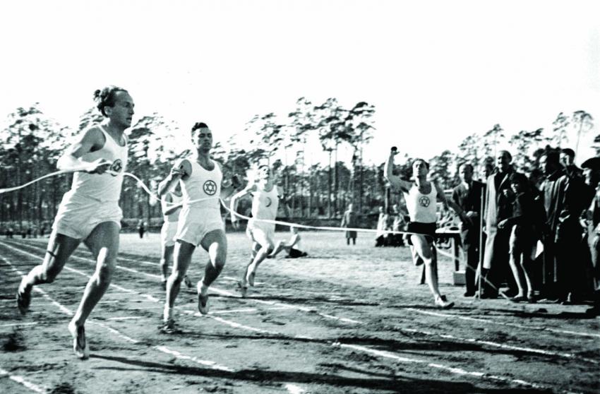 Berlin, Germany, 16/6/1935, Lewin won the men’s 100 meter race at the Maccabi Berlin International Sports Day. Schattmann came in second place, Aufrichtig came in third place and Gerson in fourth place