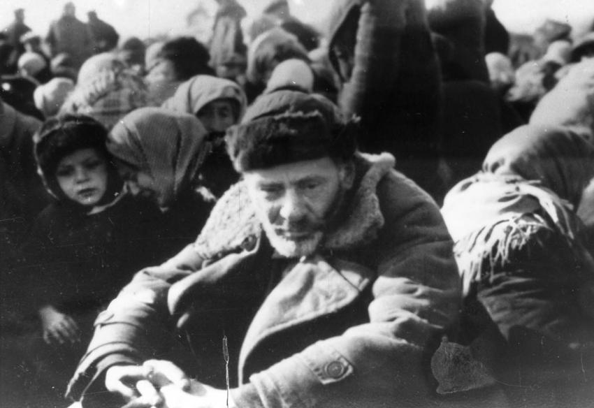 Евреи перед казнью. Лубны, Украина, 16 октября 1941 года