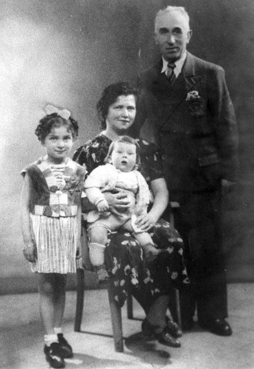 משפחה יהודית עונדת טלאי צהוב, צרפת