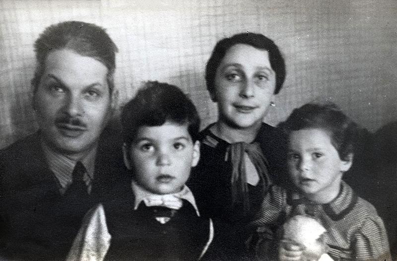 Dr. Gustav Steiner, his wife Gita, their son Nathan and their daughter Alice-Sarah. Bratislava, 1939.