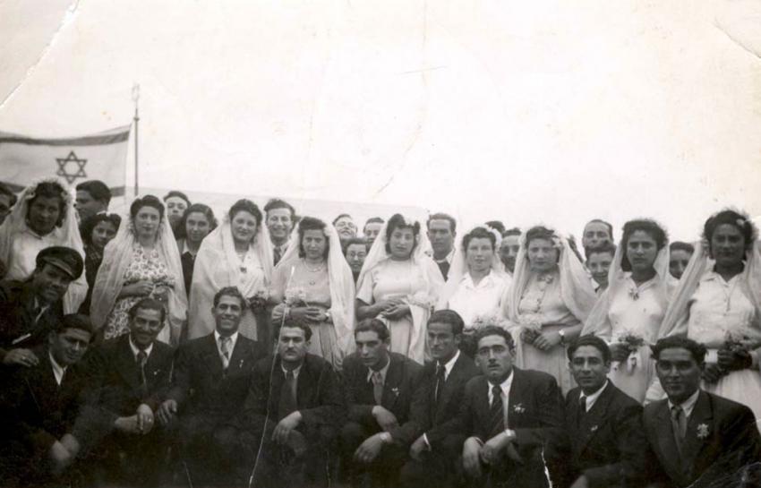 Ομαδικός γάμος εννιά ζευγαριών επιζώντων. Θεσσαλονίκη, μετά τον πόλεμο.