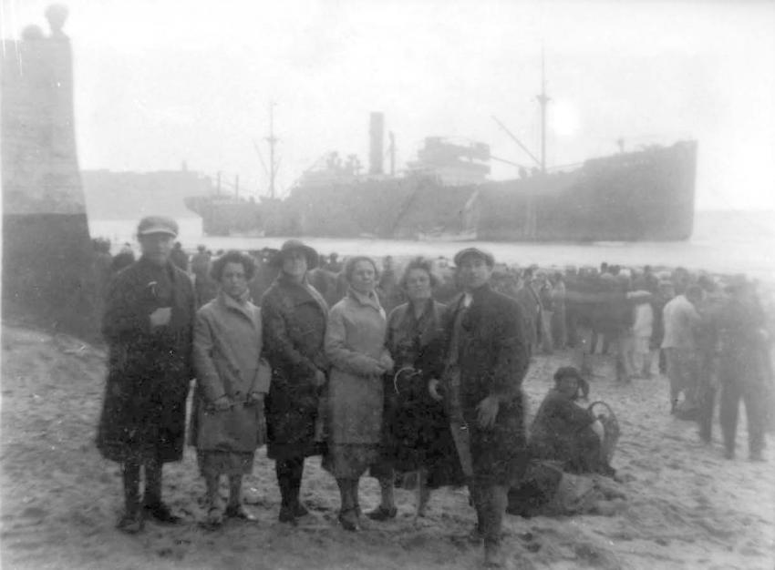 Sisters Sarah (third from right) and Henia (second from left) Reznik, at the Constanta port before their emigration to Eretz Israel, 1924