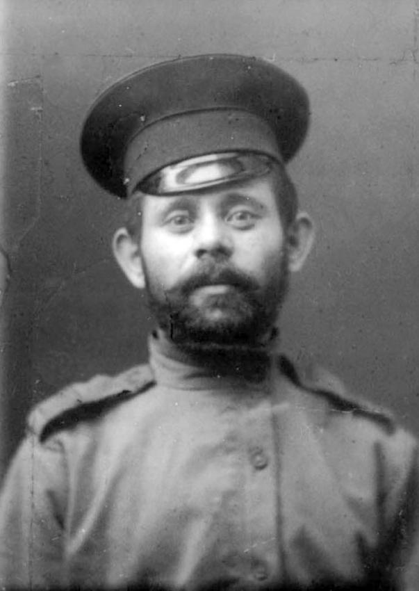 Moshe Reznik during his service in the Russian army, 1919