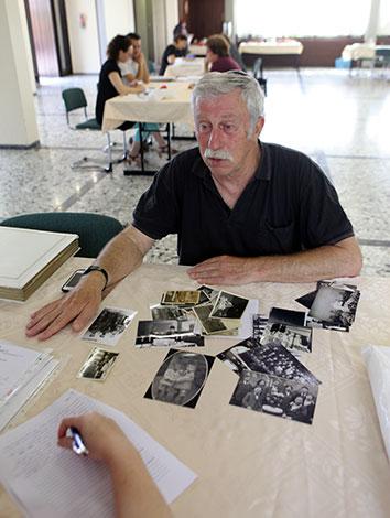 Передача фотографий и документов периода Холокоста представителям Яд Вашем в Квуцат-Явне