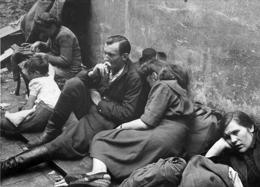 ברטיסלבה, צ'כוסלובקיה, ניצולים ממתינים במלון 'ילן' בנתיב הבריחה למערב אירופה,1946