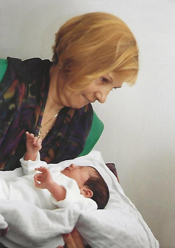חביבה קובר ונכדה הראשון עמרי, 1993