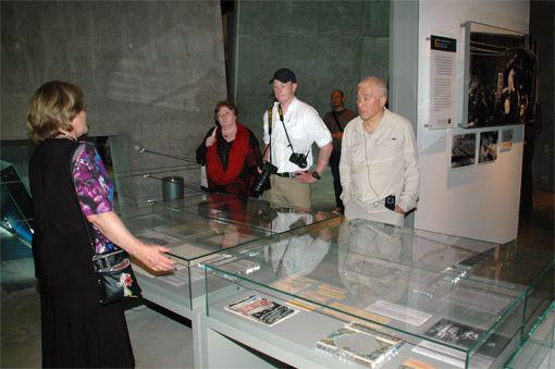 Prominent businessman and a Board Director of RBC Brandt Louie (back, right) and his wife, Belinda Louie (back, left), visited Yad Vashem on 23 April 2012