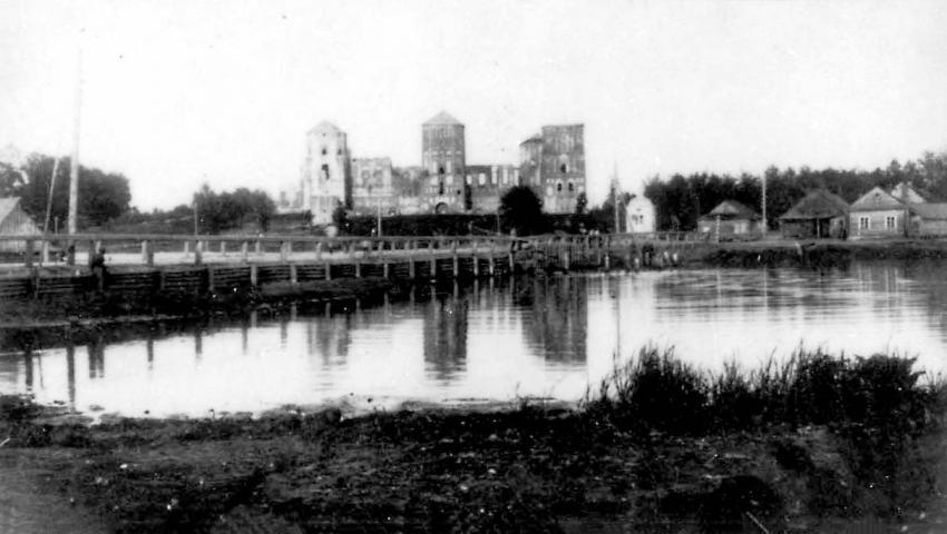 View of the Mir palace (&quot;Zamek&quot; fortress) and bridge. Mir, 1924
