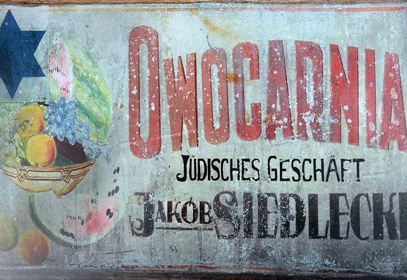 שלט של בית עסק יהודי בלודז' שסומן על ידי הנאצים