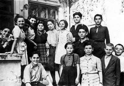 ילדים יהודיים בבית יתומים, בוקרשט, רומניה