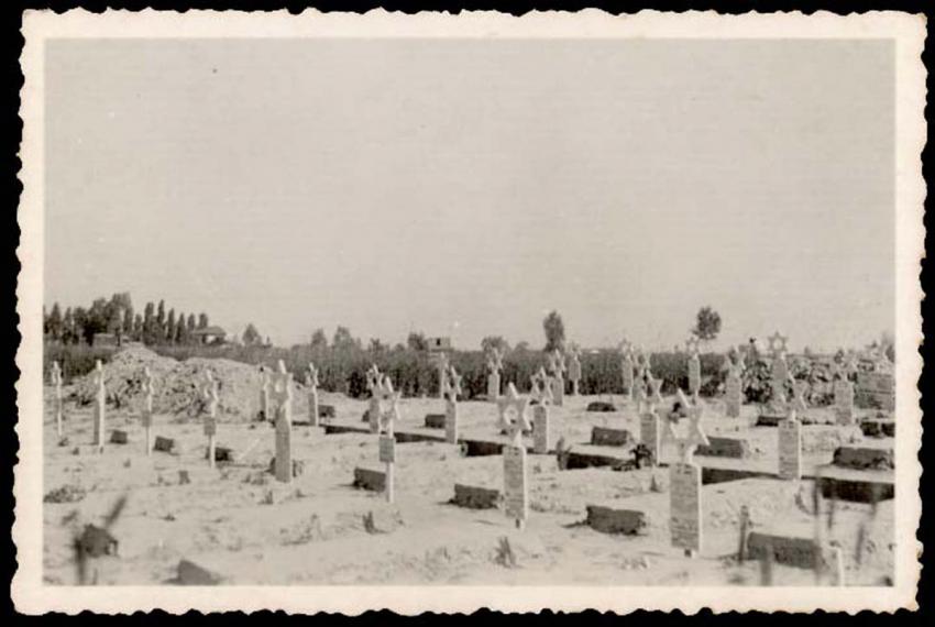 איטליה, בית קברות של חיילים מן הבריגדה היהודית שנפלו בקרב. על הקברים הוצבו מגיני דוד.