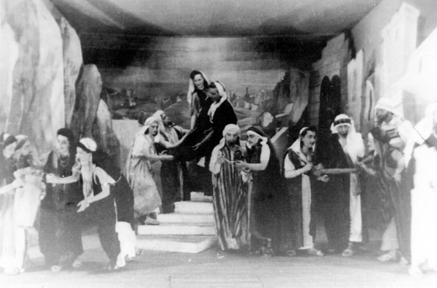 המחזה &quot;היהודי הנצחי&quot; מאת דוד פינסקי על במת התיאטרון בגטו וילנה
