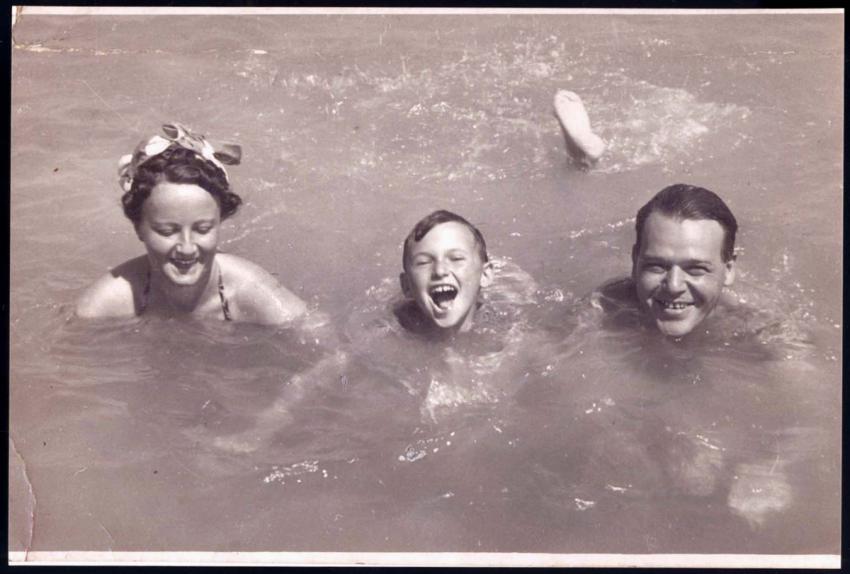 Петер Клајн са родитељима, Арпад Јицаки Ирена на одмору, Будимпешта, Мађарска, пре рата