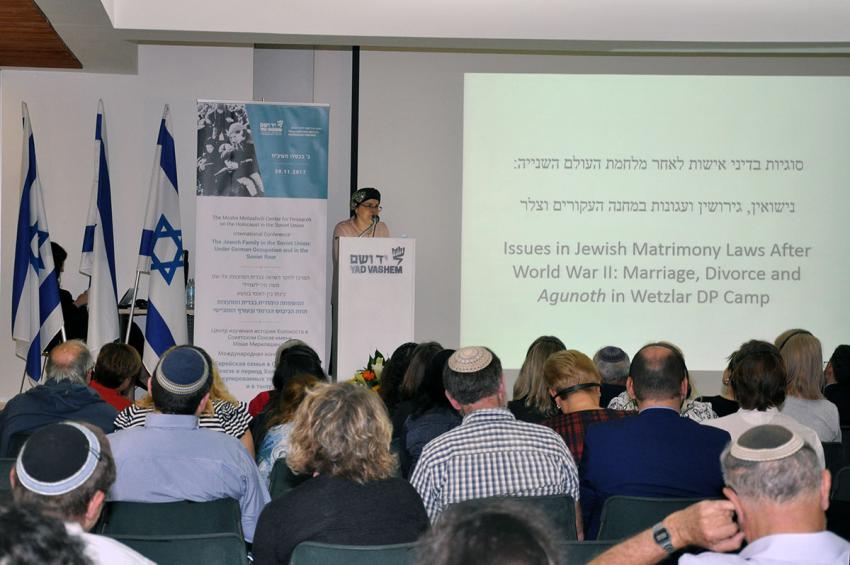 Pessia Farsi lecturing during the conference. Yad Vashem, 20 November 2017