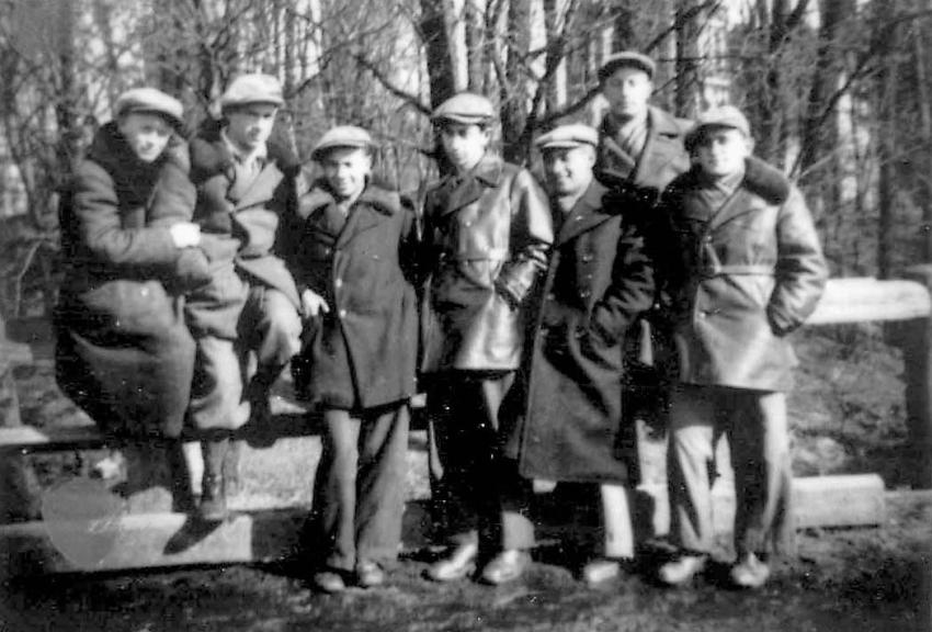 Guides and leaders of the &quot;Hashomer Hatzair&quot; movement in Mir. Center, in a leather coat – Joseph Kaplan, one of the leaders of &quot;Hashomer Hatzair&quot; in Poland; right – Dov (Berchke) Reznik