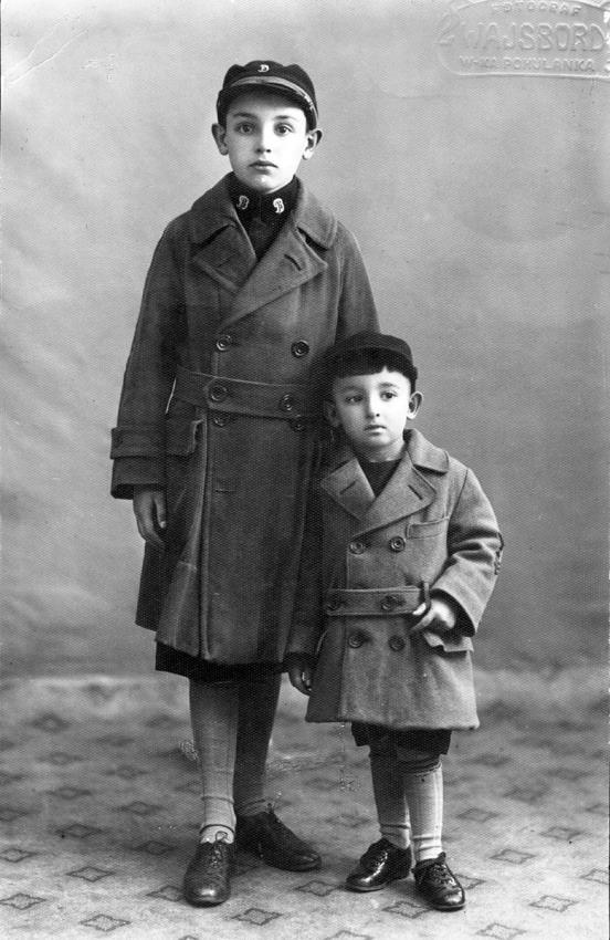 Abram Chazanowicz's sons, Benjamin (left) and Falek in Vilna before the war. Benjamin and his father were murdered in Ponary. Falek survived.