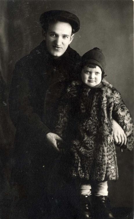 Nina Shlavstein y su padre Avrom en Moscú, octubre de  1935