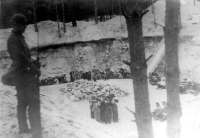 Lituania, Ponary, 1941, judíos cavando una fosa común como parte del trabajo forzado