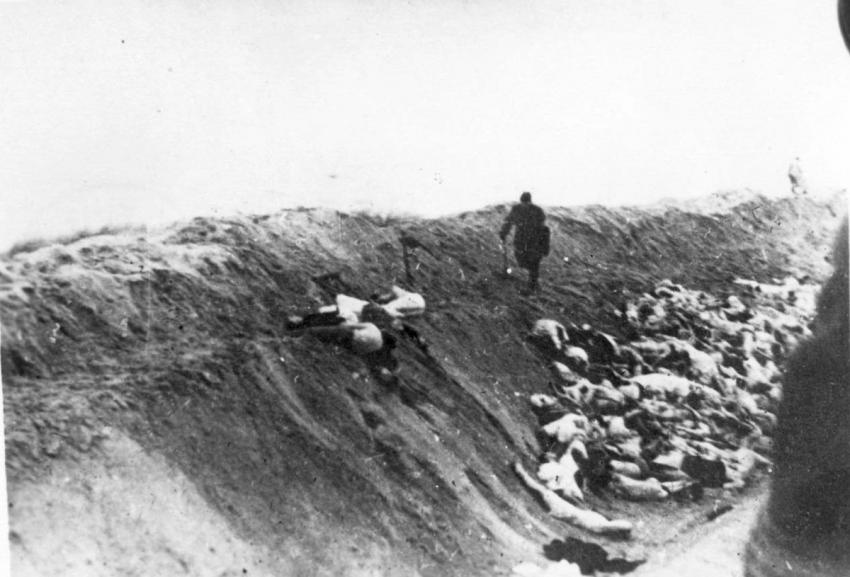 Jews in a pit after their murder at the killing site at Šķēde, Baltic coast, 15 km north of Liepāja, 15-17 December 1941