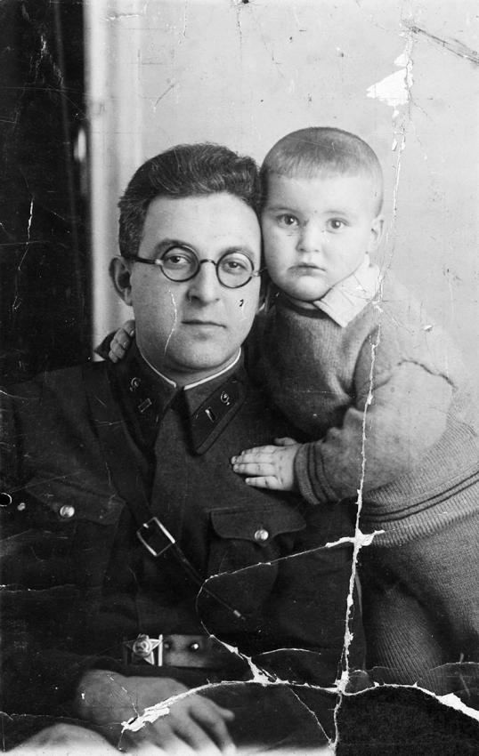 יעקב ארשנסקי ובנו דימה. קייב, לפני המלחמה