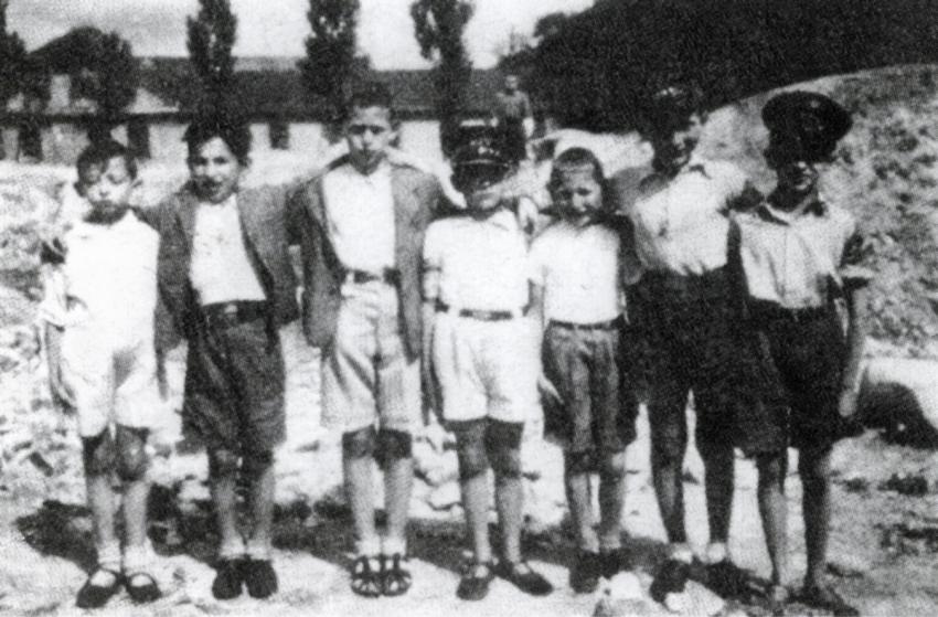 Seven children from the Piotrków Trybunalski ghetto