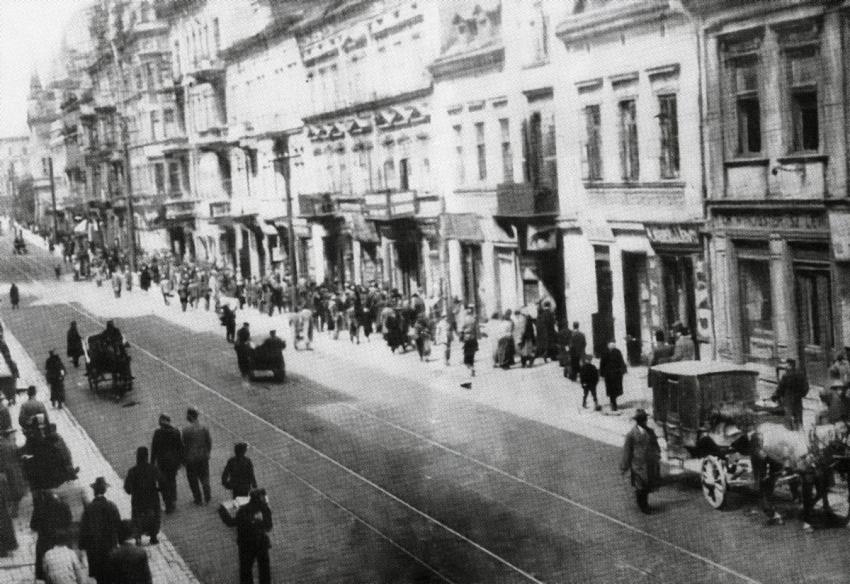 A street in Piotrków Trybunalski before the Holocaust