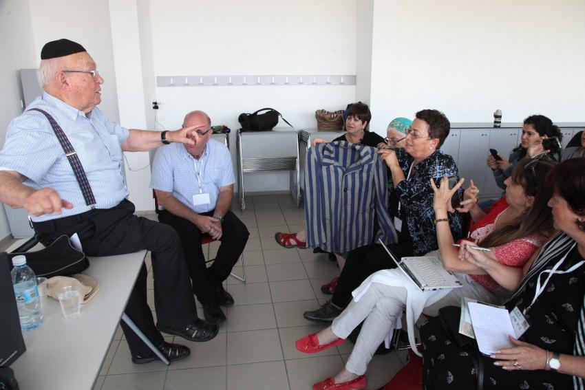 Holocaust survivor Avraham Carmi giving a workshop at the Conference for Israeli Educators, Yad Vashem, July 2015