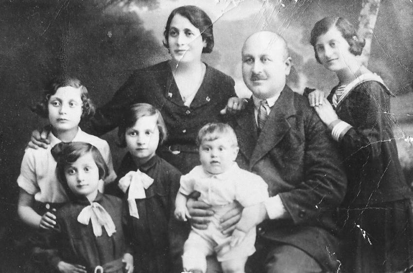 Stecolcic Family, circa 1930, right to left: Sara, David with Misha on his lap, Rosa, Luba, Bluma and in front – Chaya