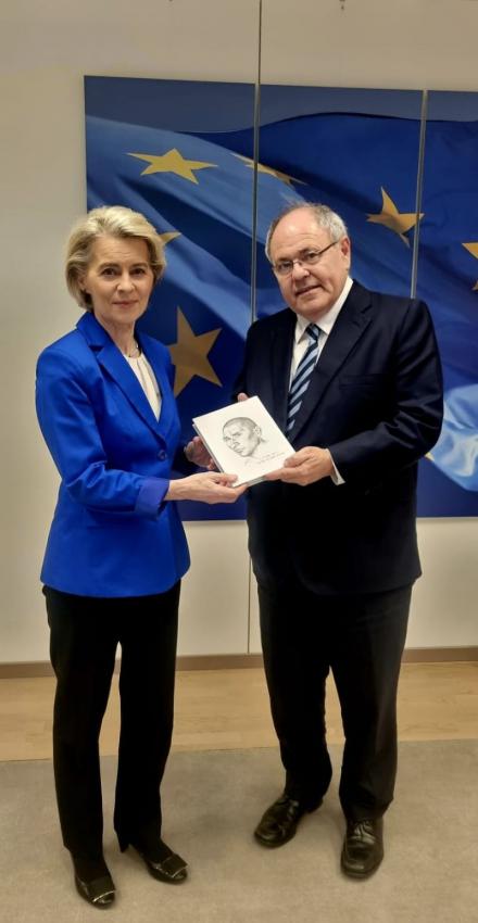 President of the European Commission Ursula von der Leyen with Yad Vashem Chairman Dani Dayan in Brussels