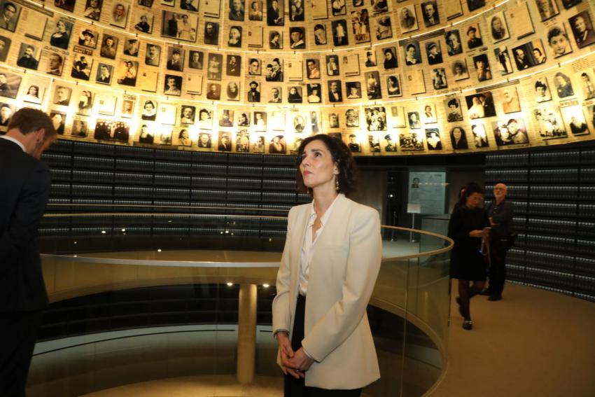 Belgian Foreign Minister visits the Hall of Names at Yad Vashem