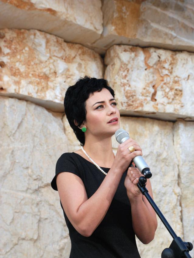 הזמרת נינט טייב שרה בעצרת תנועות הנוער