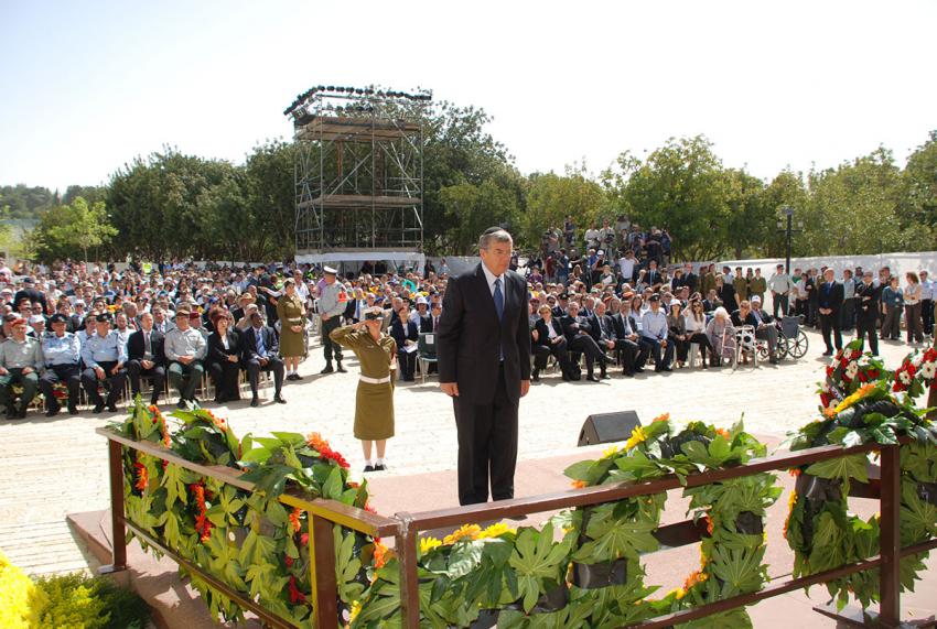 Avner Shalev, Chairman of the Yad Vashem Directorate, during the wreath-laying ceremony