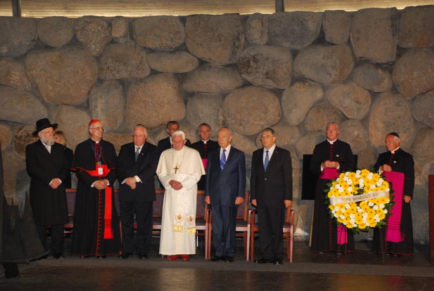 From left to right-Chairman of the Yad Vashem Council Rabbi Israel Meir Lau, Vatican Secretary of State Cardinal Tarcisio Bertone, Speaker of the Knesset Mr. Reuven Rivlin, Pope Benedict XVI, President of the State of Israel Mr. Shimon Peres, and Chairman