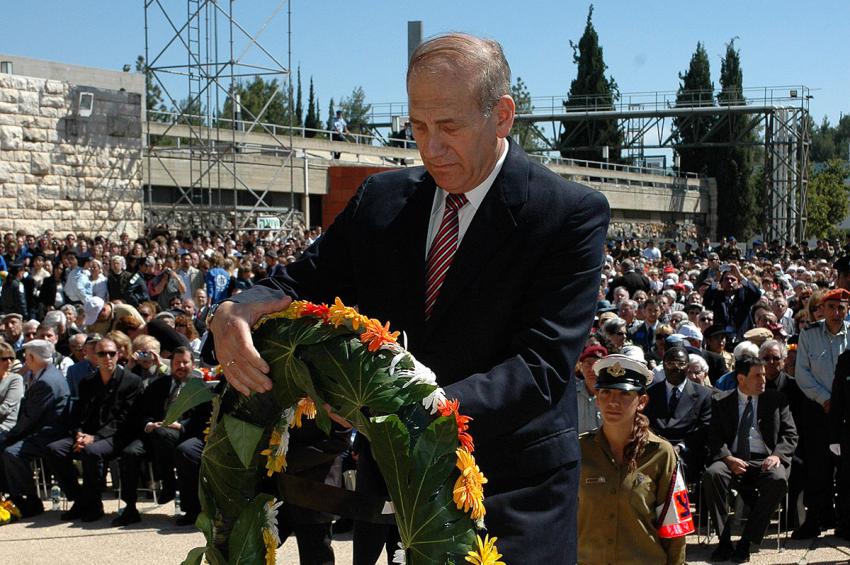 Deputy Prime Minister Ehud Olmert lays a wreath during the ceremony
