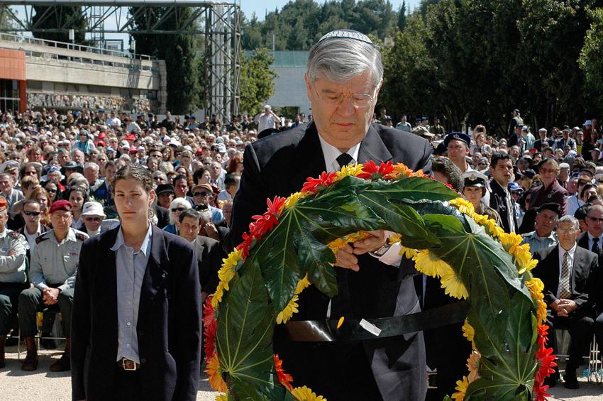 תמונות מאירועים רשמיים של יום הזיכרון לשואה ולגבורה תשס"ה (2005)
