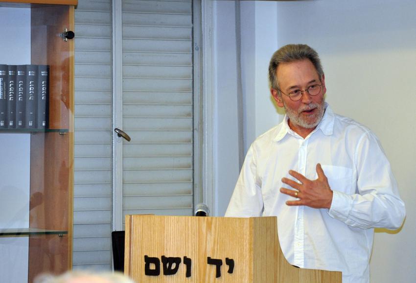 Prof. John-Paul Himka lecturing at the international workshop on the ongoing research project &quot;Jews and Non-Jews during the Holocaust in the USSR: The Perspective of Inter-ethnic Relations&quot;. November 28 – 29, 2016, Yad Vashem 